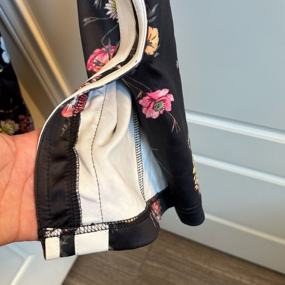 Pam & Gela Fineline Floral Crop Flare Pant in Black Size P/XS - Picture 10 of 12